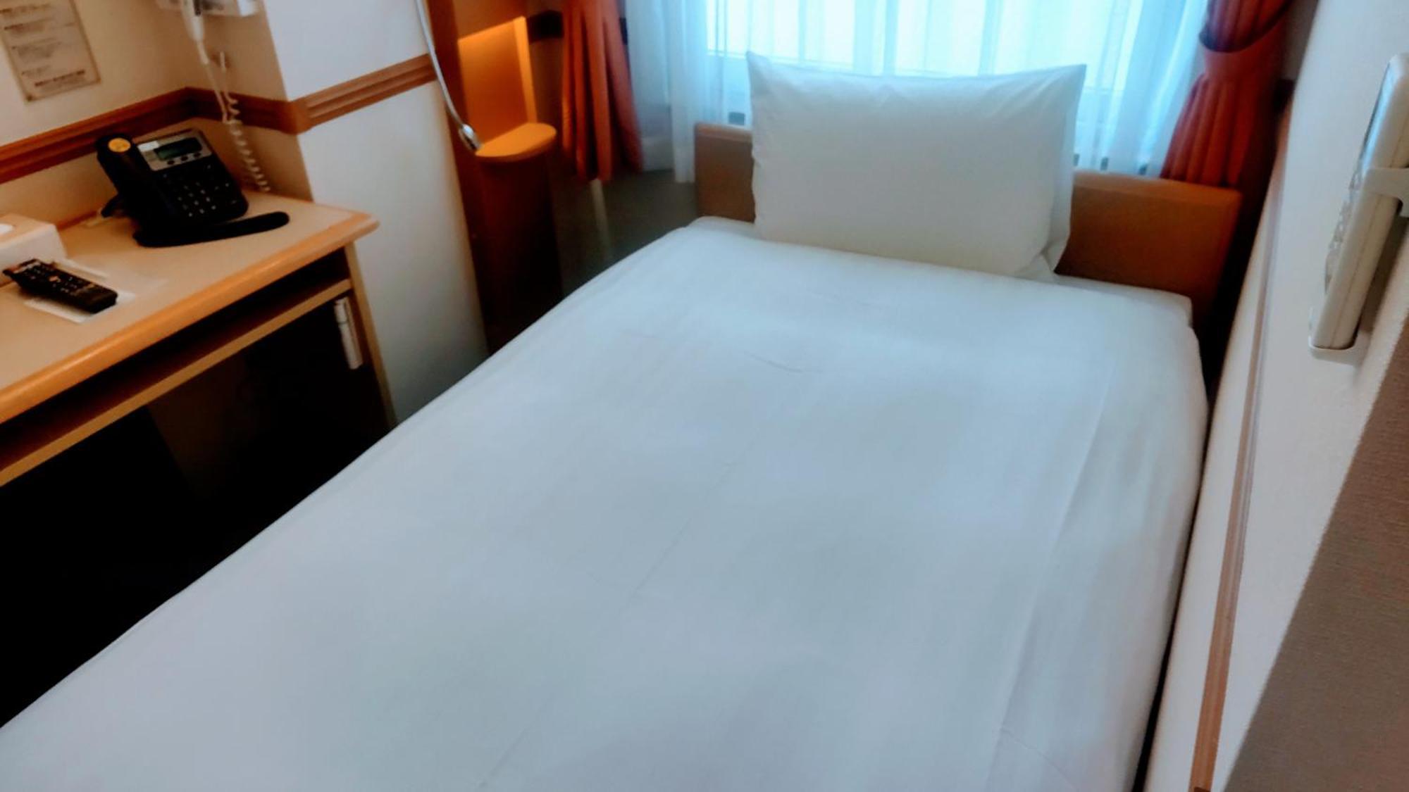 Toyoko Inn Shin-Osaka Chuo-Guchi Shinkan Szoba fotó